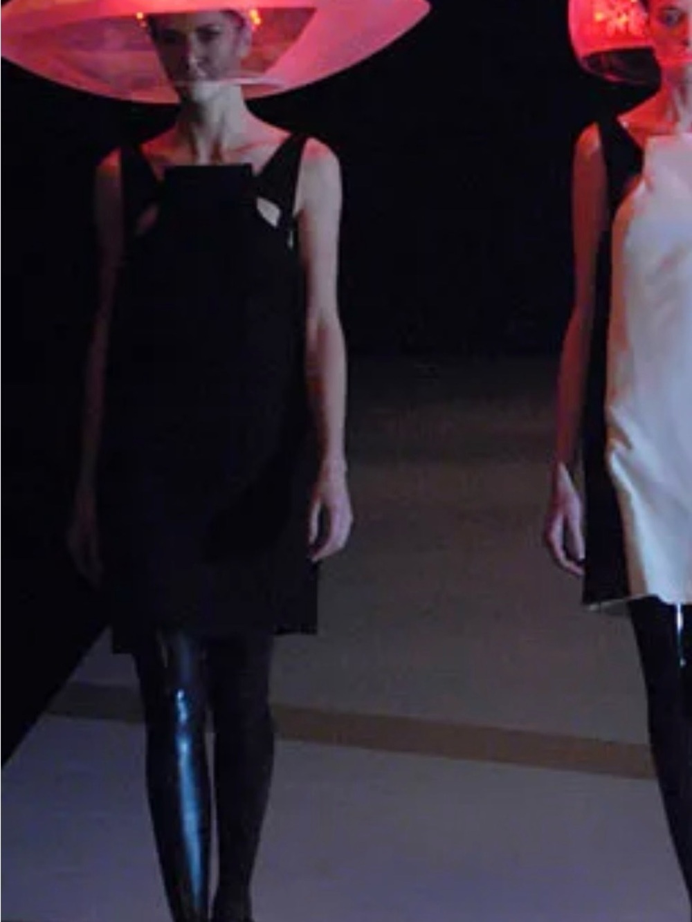 Hussein Chalayan, Airborne. Fall / Winter 2007 [F/W07]